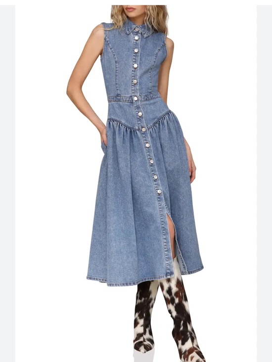 7 For All Mankind Dresses & Skirts - 7 For All Mankind 🔥 button-front sleeveless denim midi dress in a medium wash.